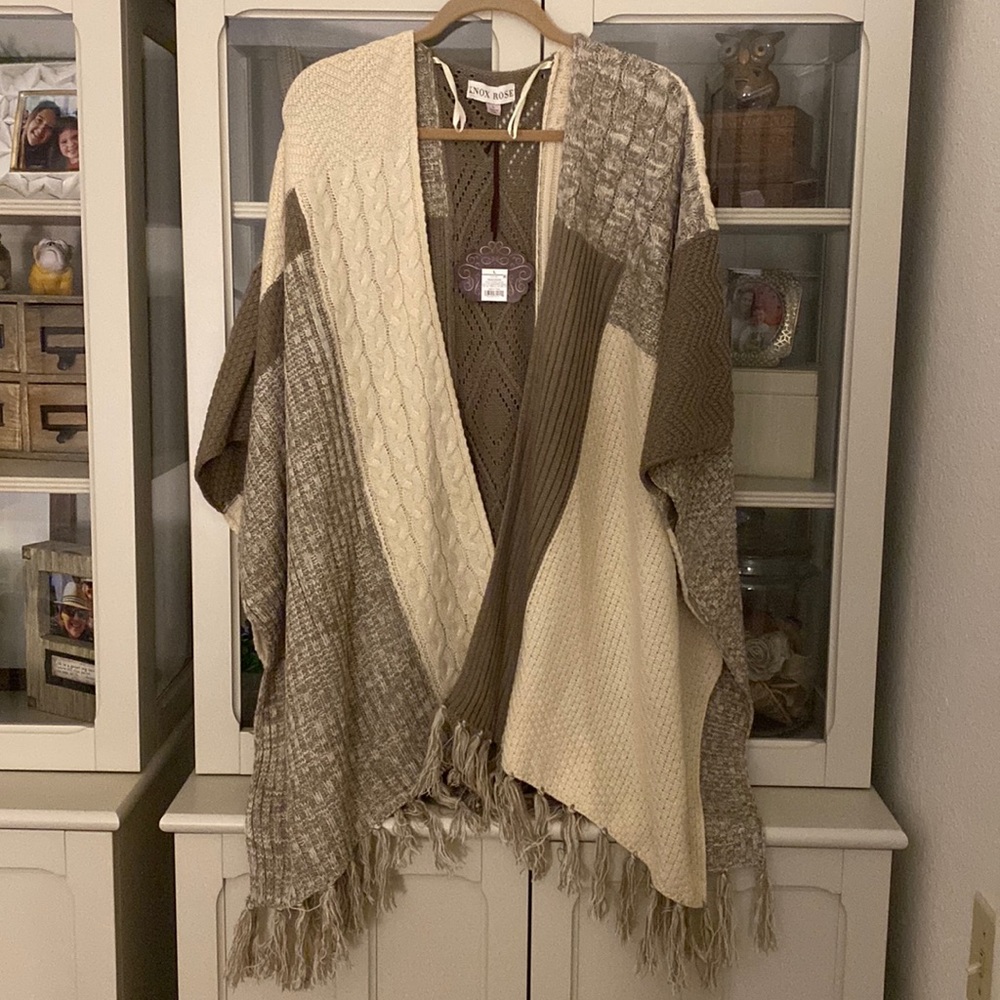 Knox Rose Poncho NWT